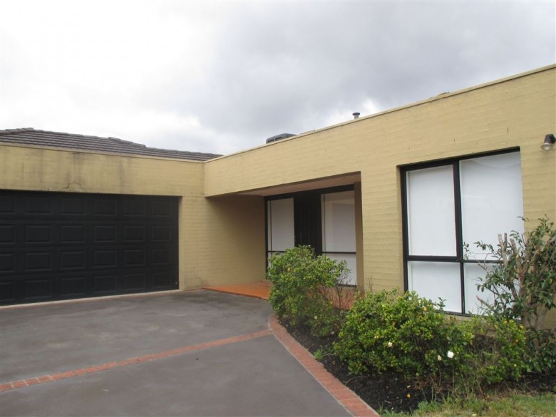 4 Roselands Court, Langwarrin VIC 3910