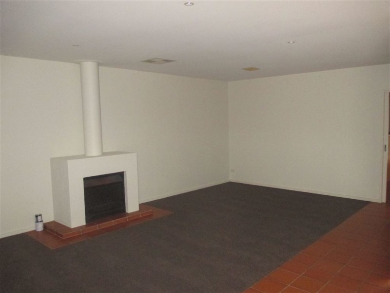 4 Roselands Court, Langwarrin VIC 3910