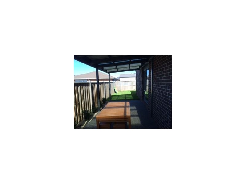 10 Dusky Bells Drive, Cranbourne West VIC 3977
