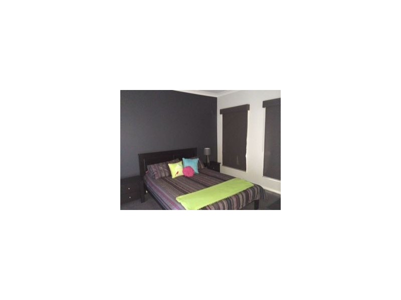 10 Dusky Bells Drive, Cranbourne West VIC 3977