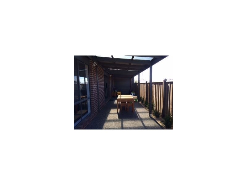 10 Dusky Bells Drive, Cranbourne West VIC 3977