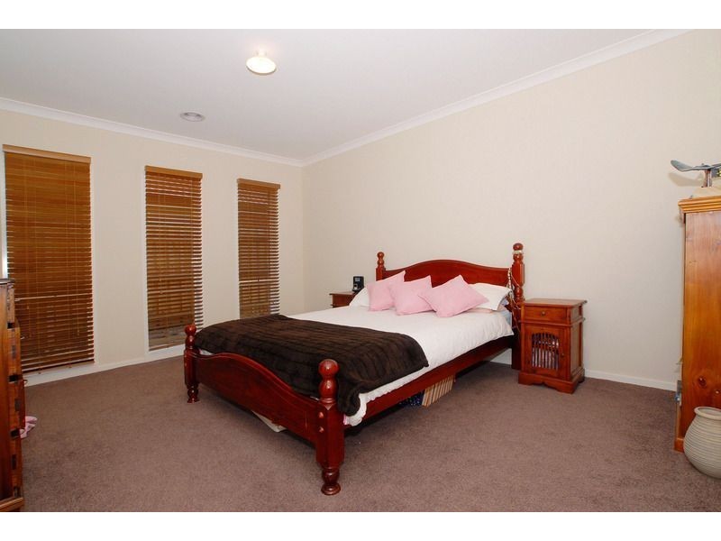 74 Huntingtower Crescent, Langwarrin VIC 3910