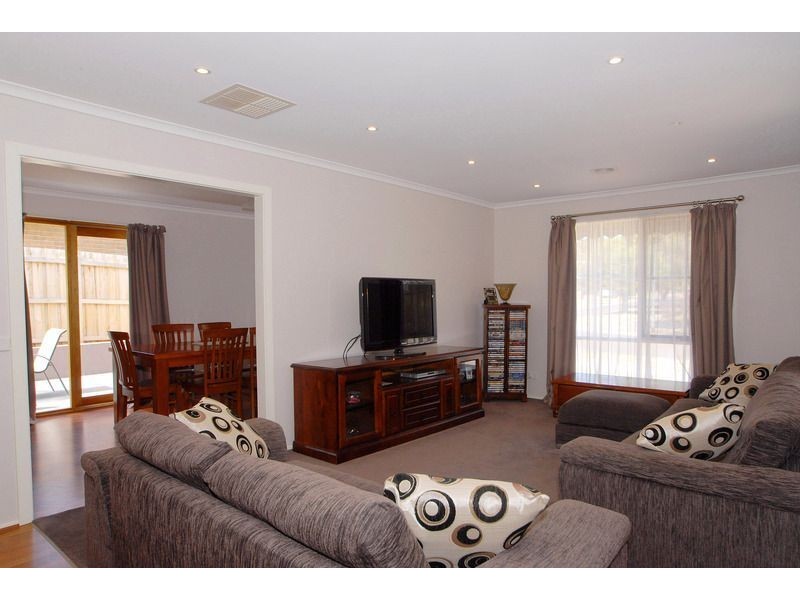 18 Beacon Drive, Langwarrin VIC 3910