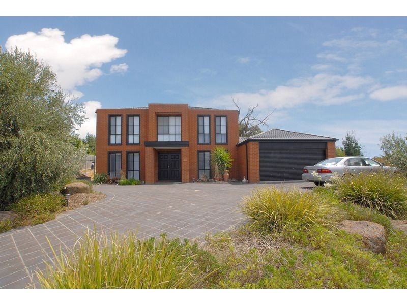 10 Fawn Court, Langwarrin VIC 3910