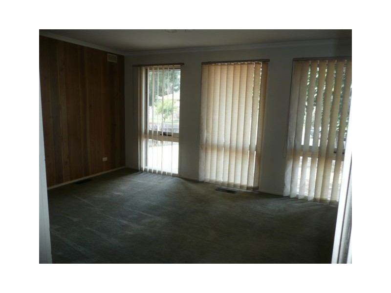 19 Thomas Crescent, Cranbourne VIC 3977