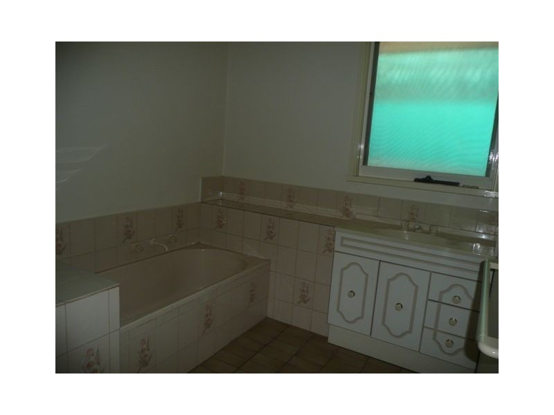 19 Thomas Crescent, Cranbourne VIC 3977