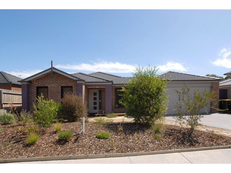 10 Park Valley Crescent, Langwarrin VIC 3910