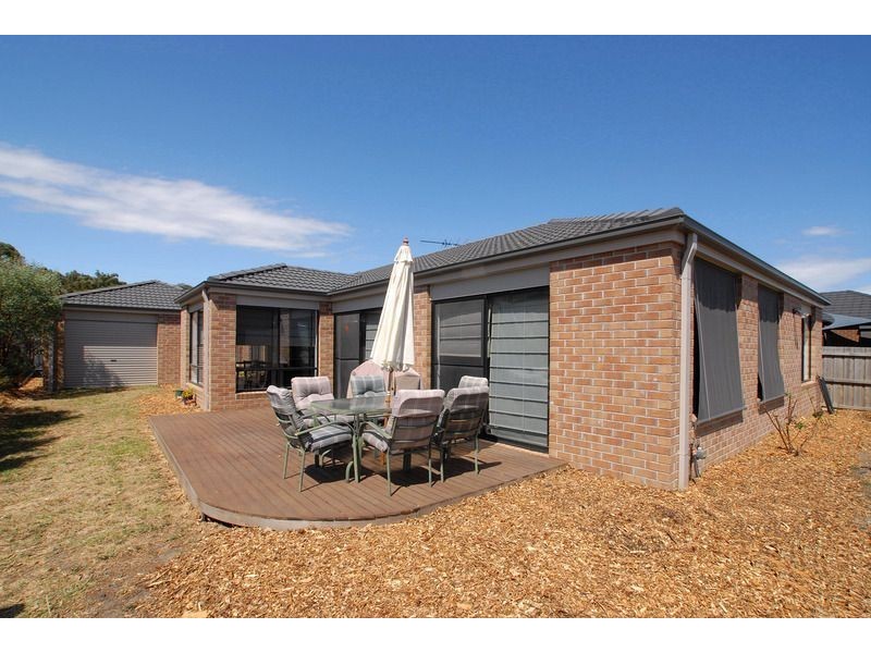 10 Park Valley Crescent, Langwarrin VIC 3910