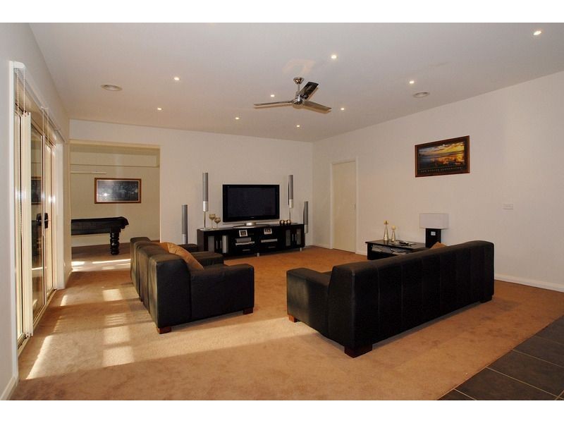 2 Elemes Court, Langwarrin VIC 3910