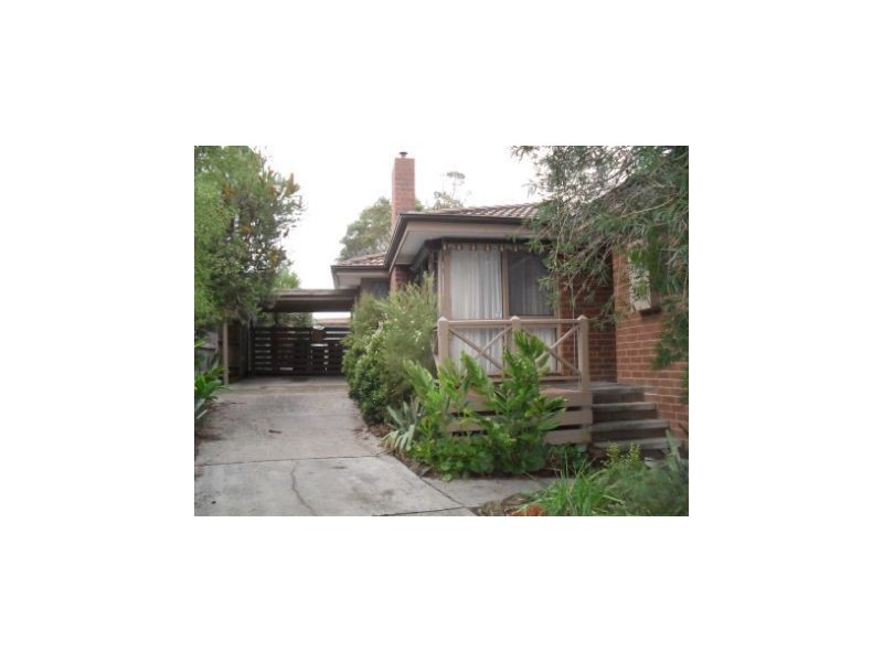 8 Raphael Crescent, Frankston VIC 3199