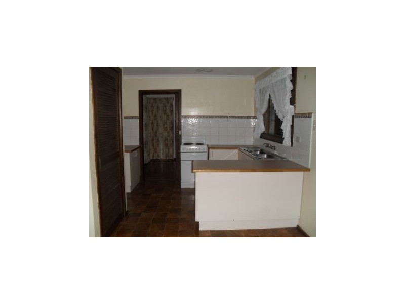 8 Raphael Crescent, Frankston VIC 3199