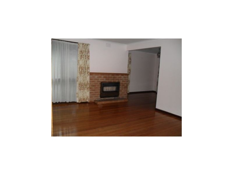 8 Raphael Crescent, Frankston VIC 3199