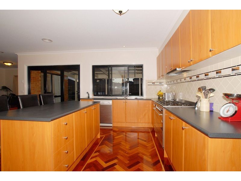 6 Fieldwood Lane, Langwarrin VIC 3910