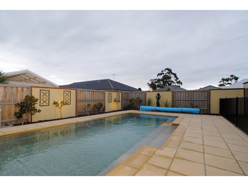 6 Fieldwood Lane, Langwarrin VIC 3910