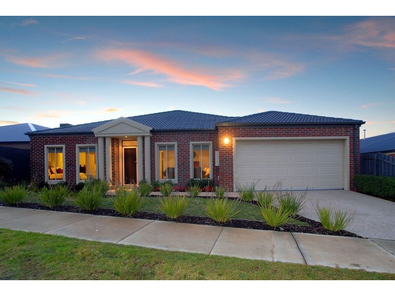 8 Aqueduct Road, Langwarrin VIC 3910