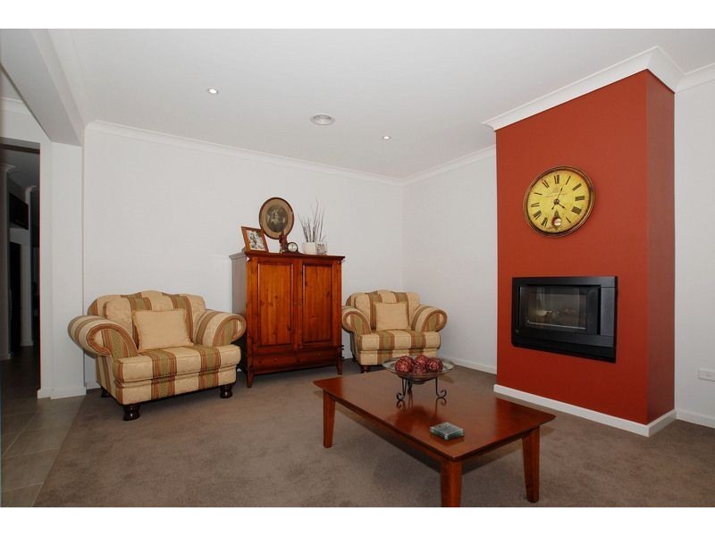 8 Aqueduct Road, Langwarrin VIC 3910