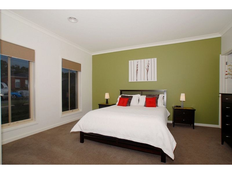 8 Aqueduct Road, Langwarrin VIC 3910