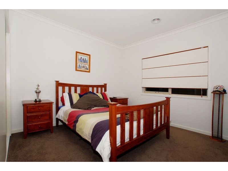 8 Aqueduct Road, Langwarrin VIC 3910