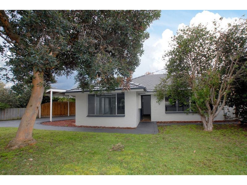 8 John  Street, Langwarrin VIC 3910