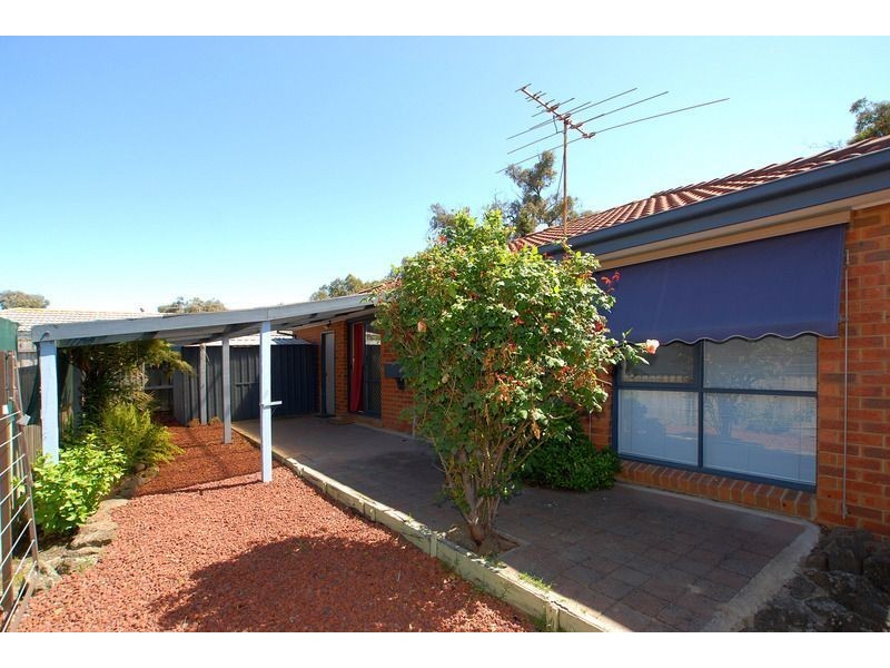 2/2 Aldershot Road, Langwarrin VIC 3910