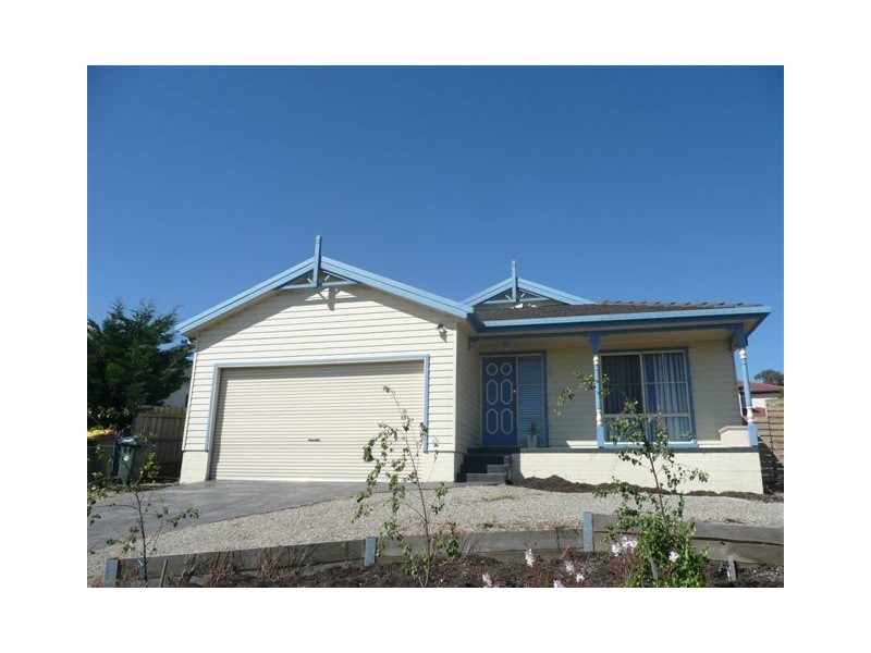 16 Romsey Place, Langwarrin VIC 3910