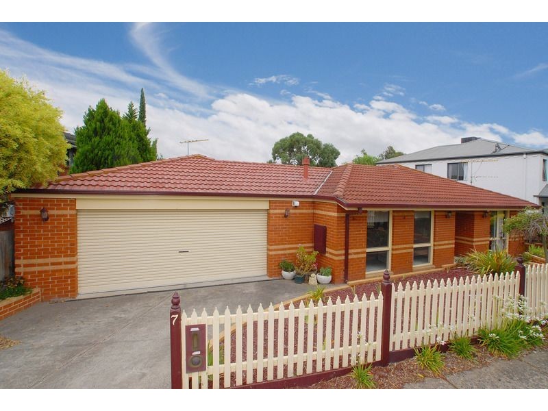 7 Cotoneaster Way, Langwarrin VIC 3910