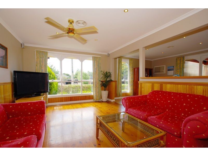 9 Paterson Ave, Langwarrin VIC 3910