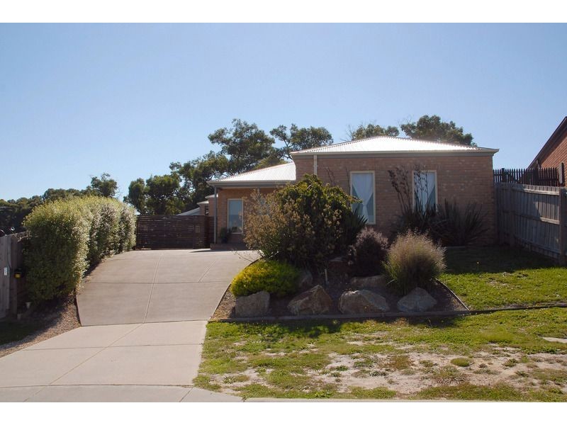 21 Park Valley Crescent, Langwarrin VIC 3910