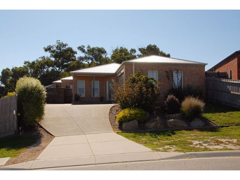 21 Park Valley Crescent, Langwarrin VIC 3910