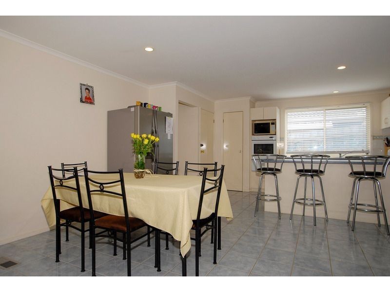 16 Romsey Place, Langwarrin VIC 3910