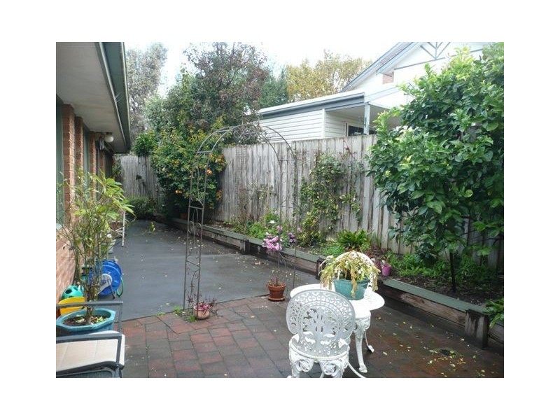 2/6 Chatterley Court, Frankston VIC 3199