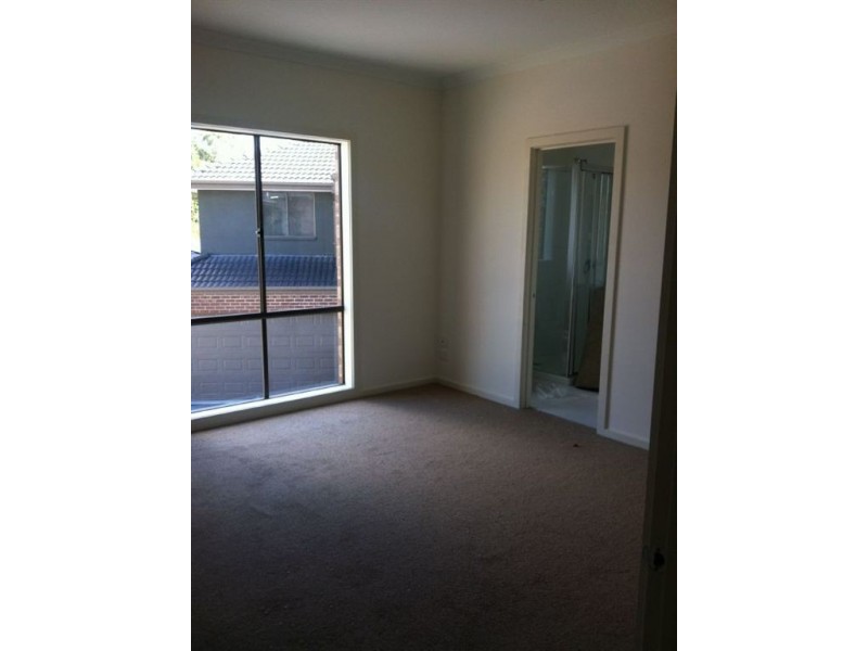 11/6 Serra Close, Langwarrin VIC 3910