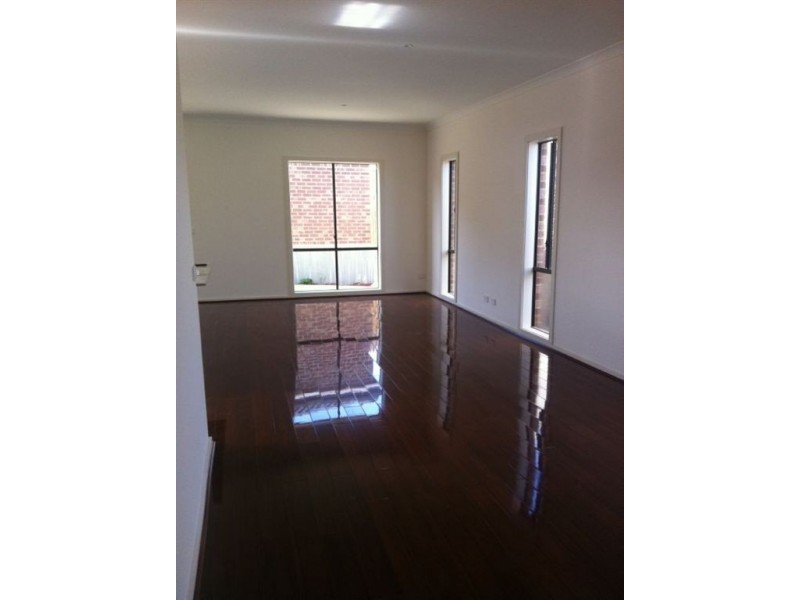 11/6 Serra Close, Langwarrin VIC 3910