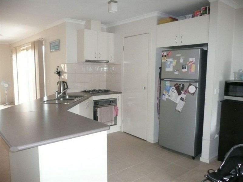 8/2 Edward Street, Langwarrin VIC 3910