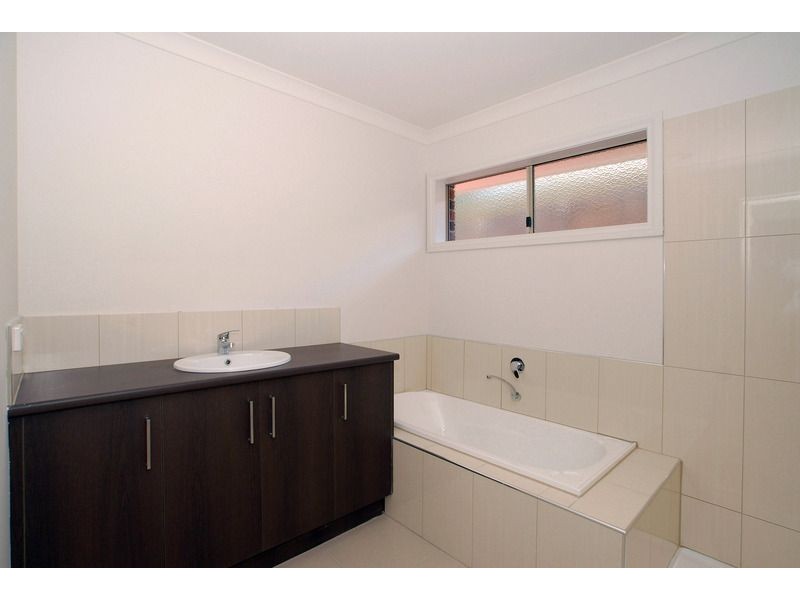 2/6 Alder Street, Langwarrin VIC 3910