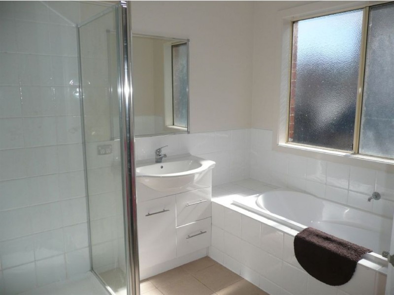 4/2 Edward Street, Langwarrin VIC 3910