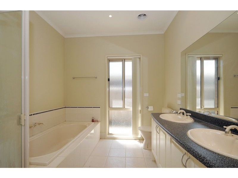 27 Red Wattlebird Crescent, Langwarrin VIC 3910