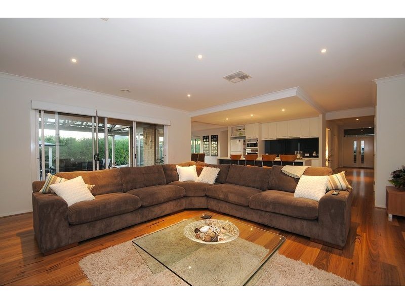 24 Park Valley Crescent, Langwarrin VIC 3910