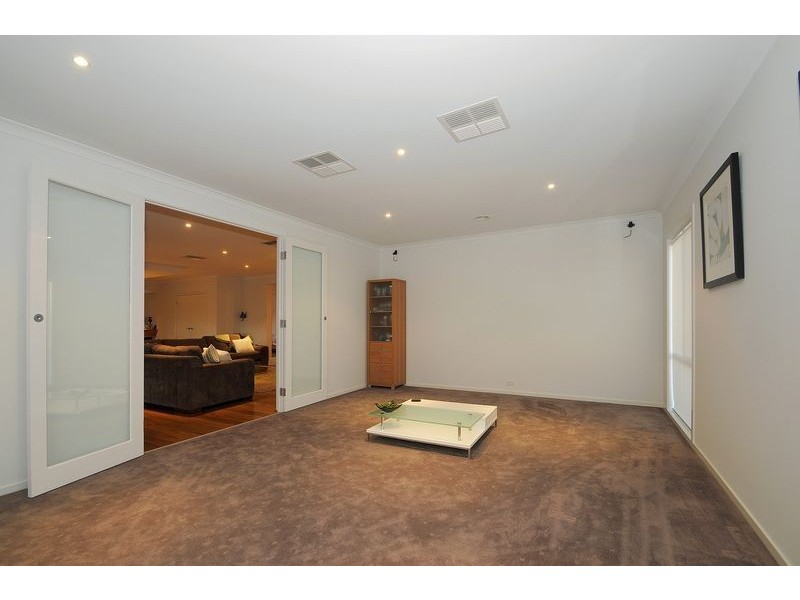 24 Park Valley Crescent, Langwarrin VIC 3910