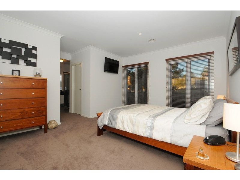 24 Park Valley Crescent, Langwarrin VIC 3910
