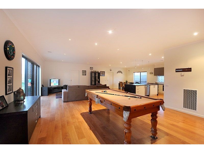 22 Black Ceaser Drive, Cranbourne East VIC 3977