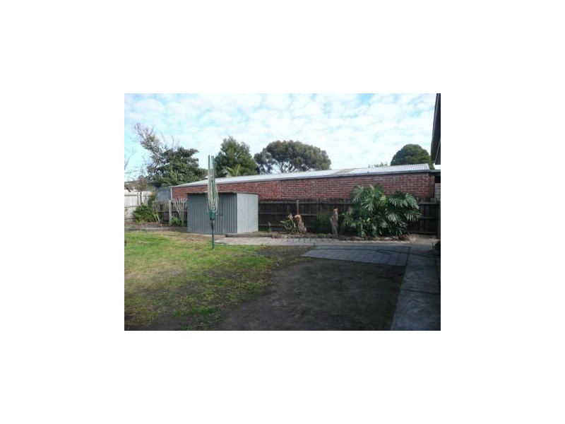 18 Cranbourne Drive, Cranbourne VIC 3977
