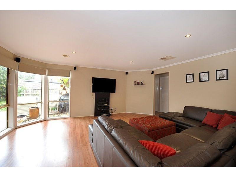 5 Lindsay Crescent, Lynbrook VIC 3975