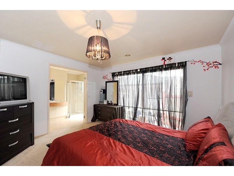 5 Lindsay Crescent, Lynbrook VIC 3975