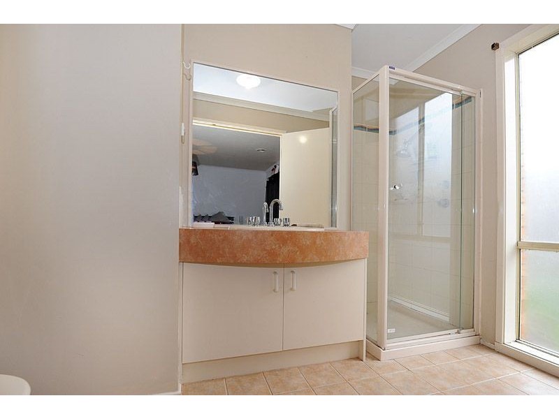 5 Lindsay Crescent, Lynbrook VIC 3975