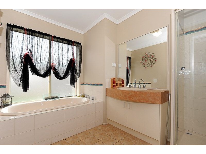 5 Lindsay Crescent, Lynbrook VIC 3975