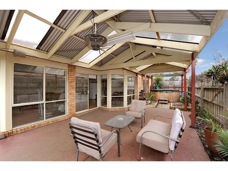 5 Lindsay Crescent, Lynbrook VIC 3975