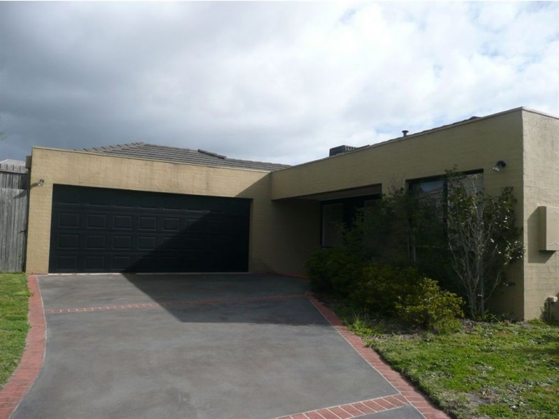 4 Roselands Court, Langwarrin VIC 3910