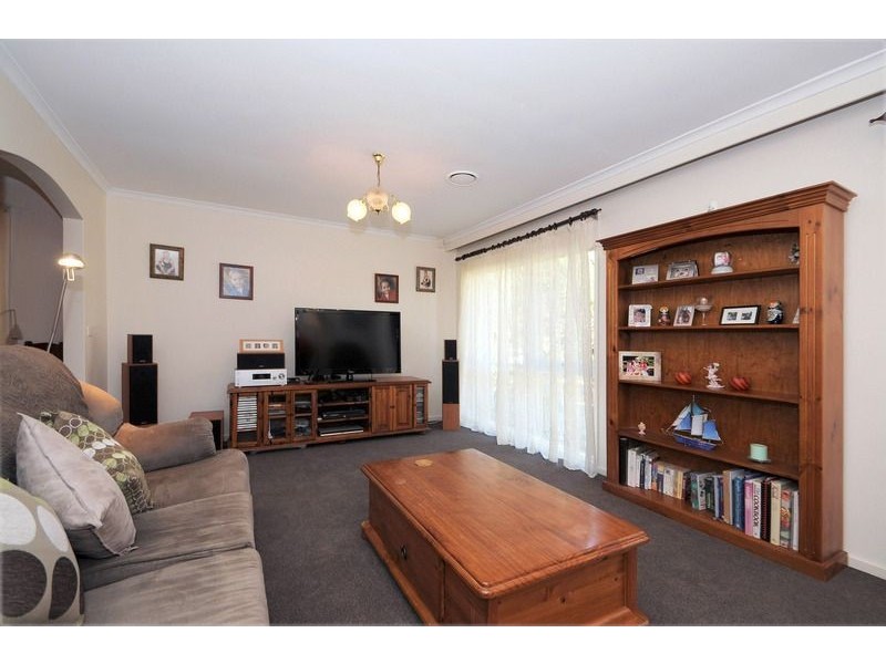 7 Dunraven Crescent, Langwarrin VIC 3910