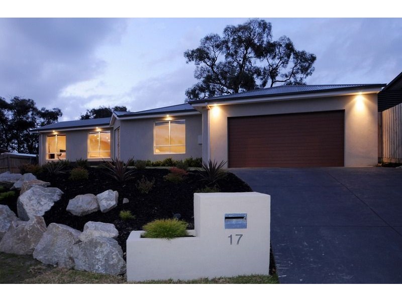 17 Daniel Drive, Langwarrin VIC 3910
